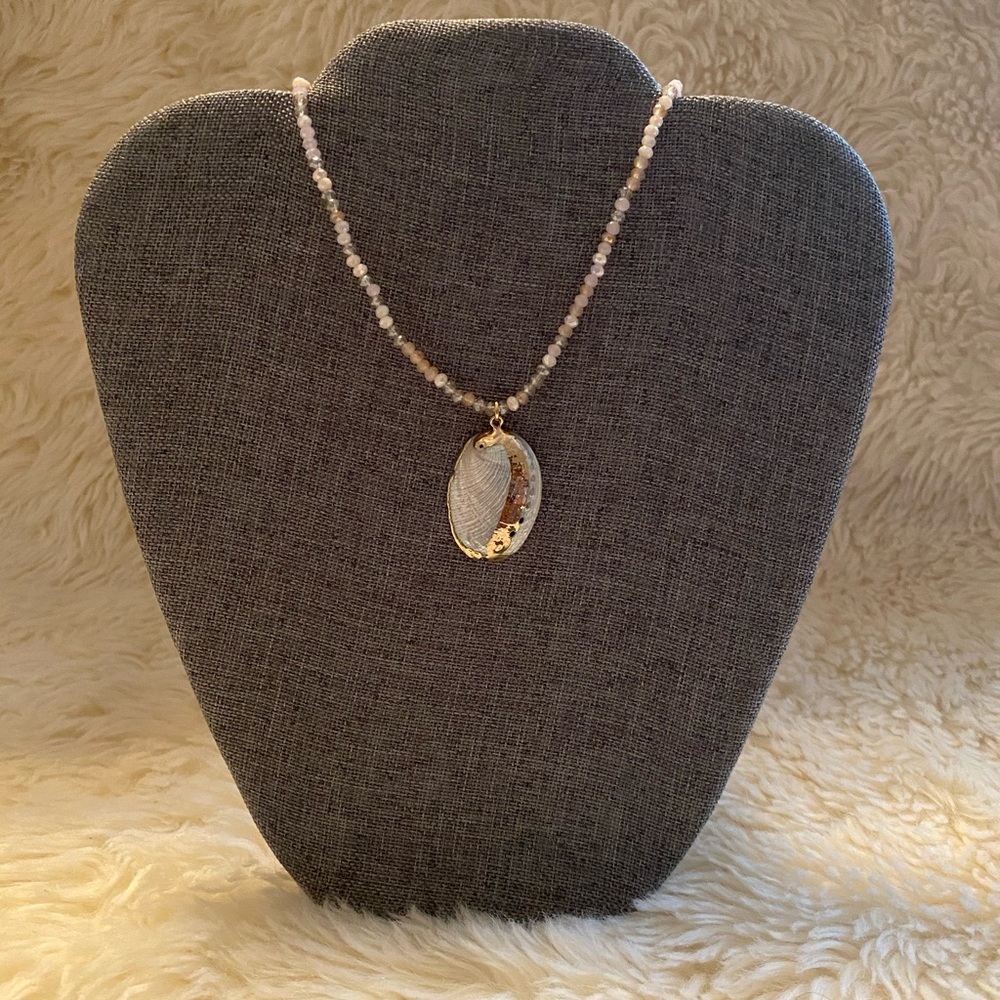 Seashell VSCO Beaded Necklace Earring Set - Picture 4 of 4